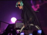 Lady Gaga en silla de ruedas. Nuestro día.