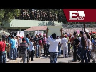 Reactivan bloqueos; exigen salida de autodefensas y liberar a policías / Mario Carbonell