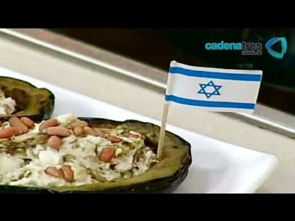 Receta de barcos de berenjena rellenos de queso de cabra. Recetas de comidas fáciles y rápidas