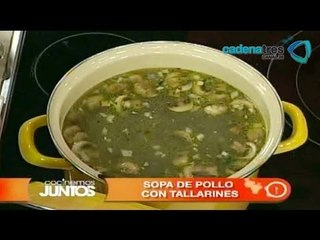 Sopa de pollo con tallarines