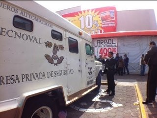Comando armado roba $300 mil pesos a camioneta de valores en Coapa