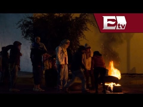 Maestros de Oaxaca anuncian bloqueos a carreteras del estado / Titulares con Vianey Esquinca