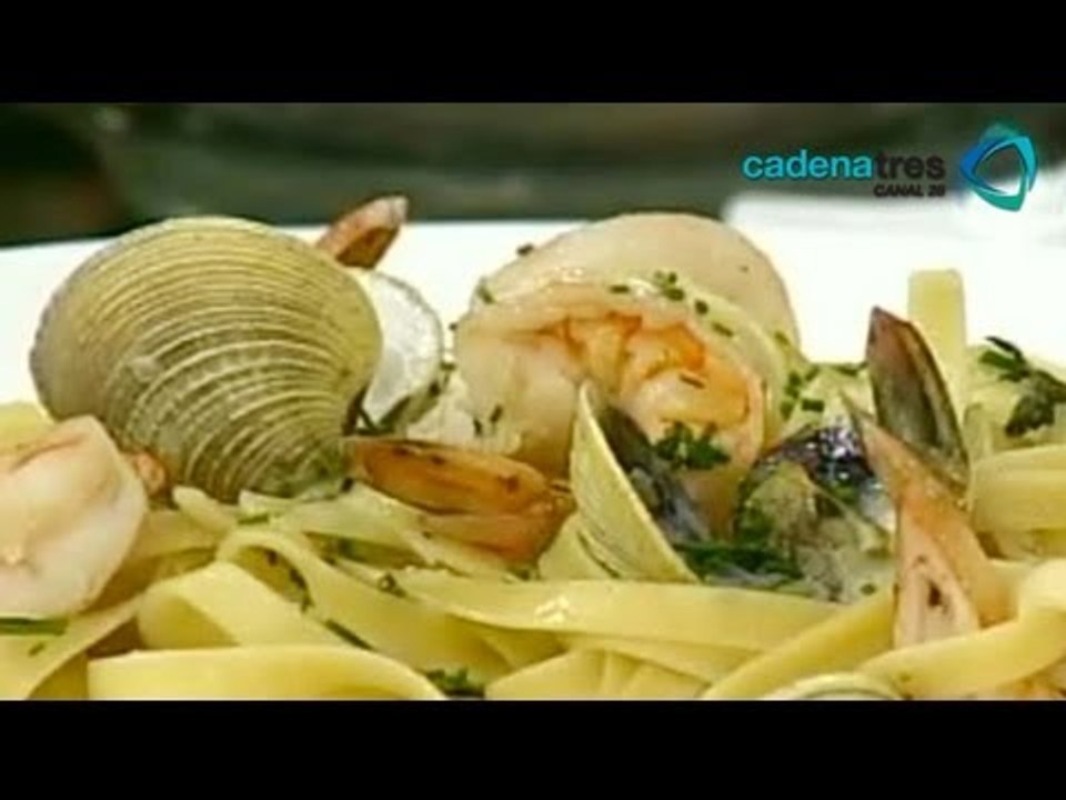 Receta de como preparar pasta con almejas, camarón y anchoas. Receta de pasta