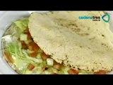 Receta de sandwwich de pan pita y ensalada griega. Receta de comida fáciles y rápidas
