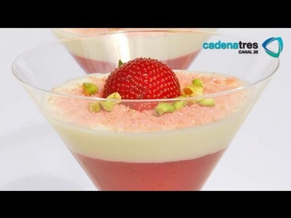 Receta de panna cotta con compota de fresas. Receta de repostería / Mexican desserts recipe