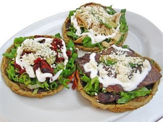 Sopes fritos de pollo