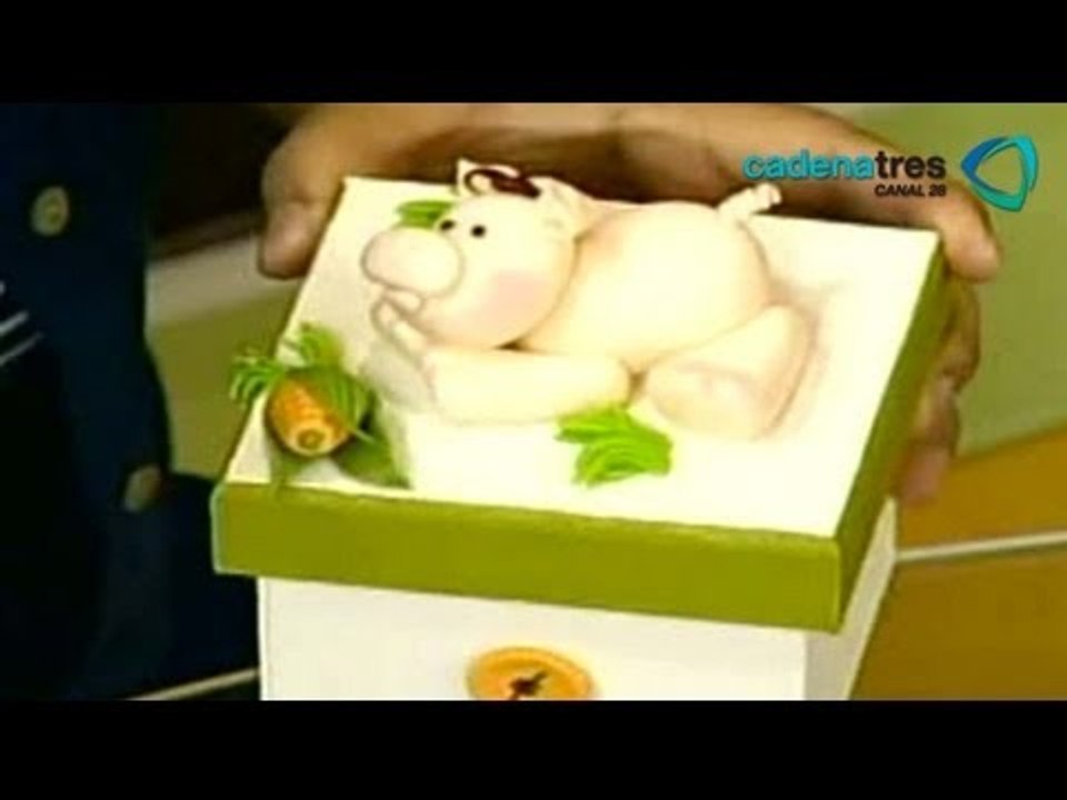 Procedimiento de como hacer alcancías con pasta flexible. Manualidades con pasta flexible / alcancía