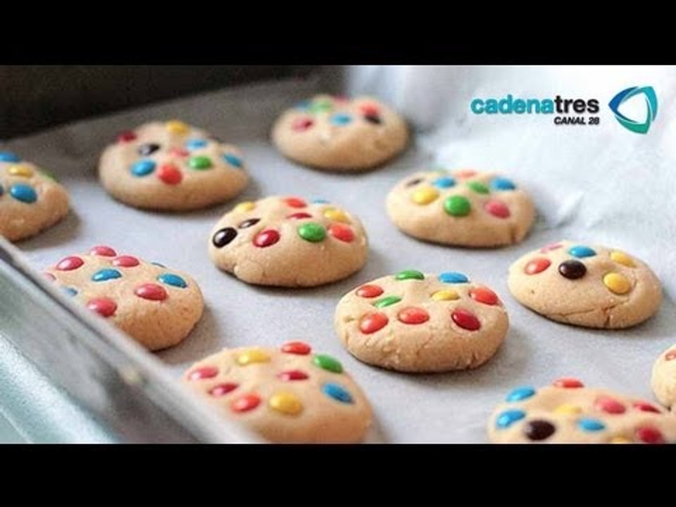 Receta de como hacer galletas de M&M. Receta de repostería / Comida para niños / Día del niño