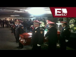 Rinden homenaje a policía asesinado en asalto a Galerías Coapa / Titulares con Vianey Esquinca