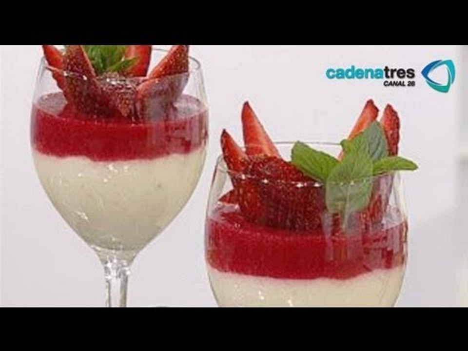 Receta de parfaits de chocolate blanco con fresas. Receta de postres / Mexican desserts recipe