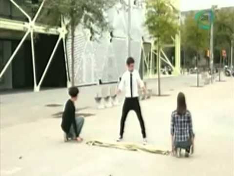 Increíble truco de magia // Mago arriesga su vida en truco de magia