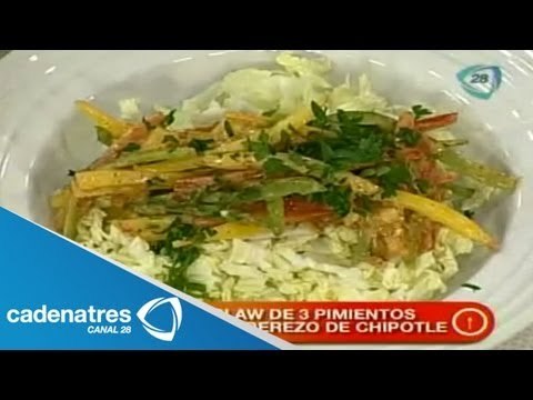 Receta de slaw de 3 pimientos con aderezo de chipotle. Receta de slaw / Receta de aderezo