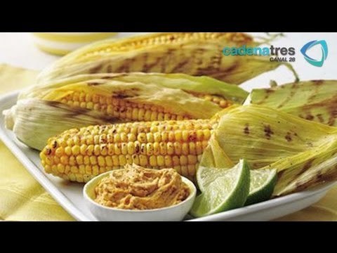 Receta para preparar elotes al grill con mantequilla de ajo, limón y queso fresco. Receta de elote
