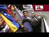 Leopoldo López se entrega a la policía frente a grupo de seguidores / Paola Virrueta