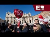 Papa Francisco celebra San Valentín ante miles de parejas en El Vaticano/ Titulares de la tarde