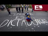 Brigadas antimotines bloquean paso a marcha en apoyo a líder opositor venezolano/ María y Julio