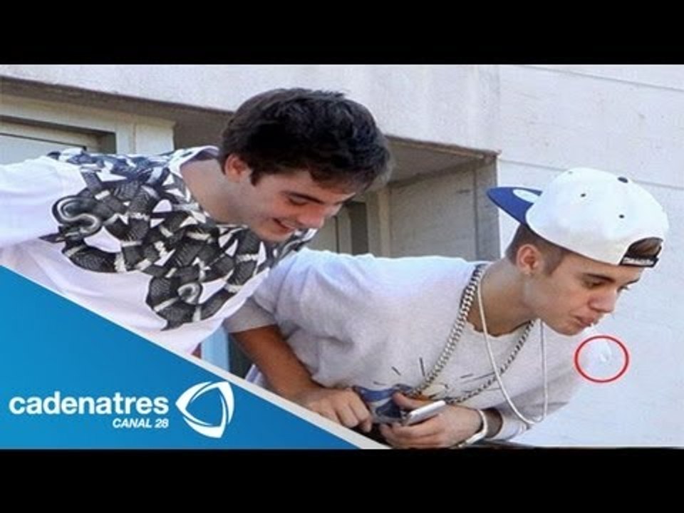 Justin Bieber escupe a sus fans / Justin Bieber spits his fans