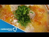 Receta para preparar sopa con albóndigas con arroz y cilantro. Receta de sopa / Receta albóndigas