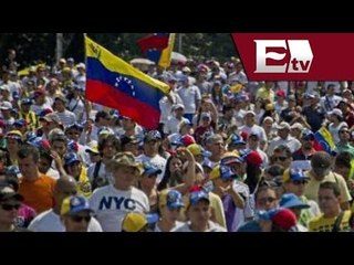 Oposición pinta de blanco las calles en demanda de paz a Nicolás Maduro / Andrea Newman