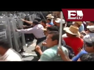 CNTE  se enfrenta con autoridades de Michoacán, reportan 2 policías heridos / Mario Carbonell