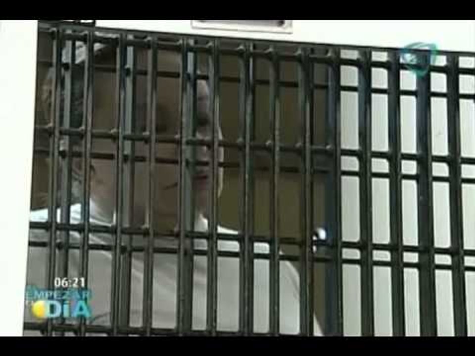 Elba Esther Gordillo escucha los cargos que se le imputan tras las rejillas. Elba tras las rejas