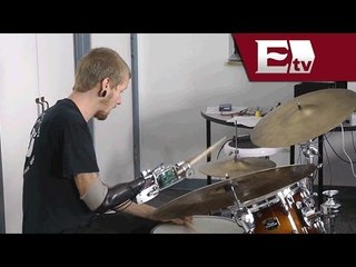 Joven estadunidense utiliza brazo biónico y cumple el sueño de ser baterista/ Hacker Paul Lara