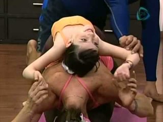 Yoga  para mamá e hijos / ejercicio con Jorge Boyoli