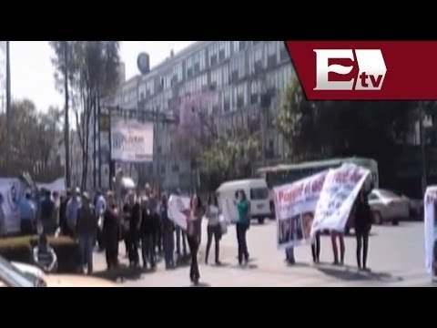 Ex trabajadores de Mexicana de Aviación se manifiestan frente al CEN del PAN