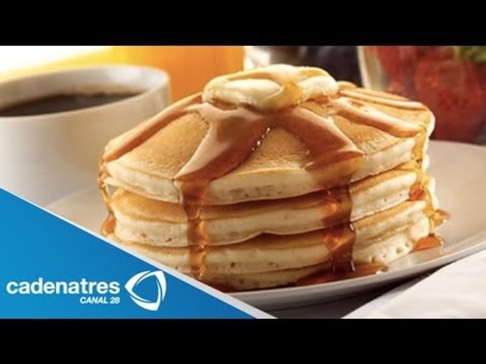 Receta de Hot cakes con Huevo y salchicha / Cómo hacer Hot cakes