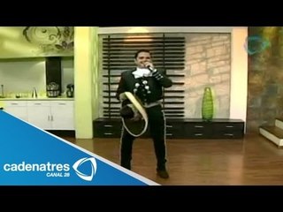 José Julián canta "La carretera" en el foro de Nuestro Día