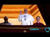 El papa Francisco se presenta ante los fieles en la Plaza de San Pedro