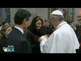 Angélica Rivera le regala un solideo al Papa Francisco