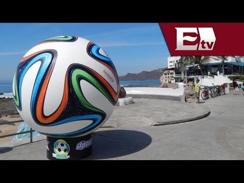 Balones mundialistas embellecen el malecón de Mazatlán, Sinaloa/ Titulares de la tarde