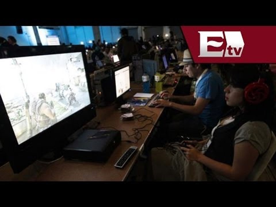 Arrancan actividades de Aldea Digital en el Zócalo / Titulares con Vianey Esquinca