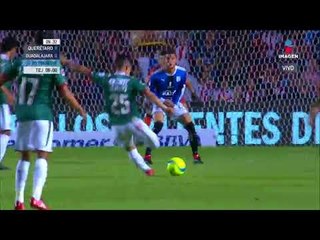 Pérez intentó de lejos a las manos de Volpi