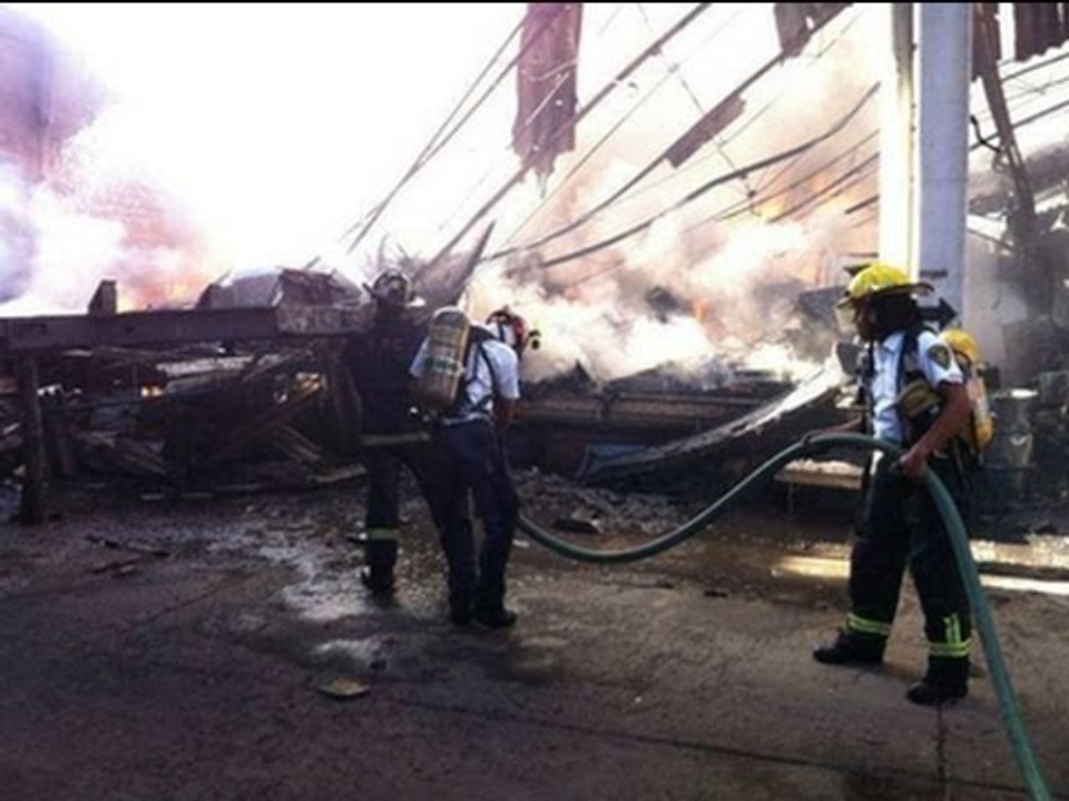 Incendio en bodega de Tlalnepantla