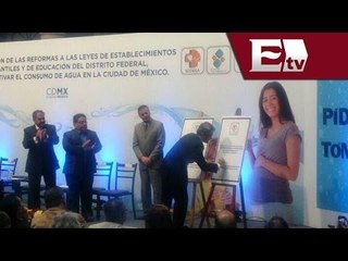 Por ley agua purificada gratis en restaurantes y escuelas del DF / Andrea Newman