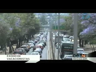 Descargar video: Terrible inicio de vacaciones vivieron vacacionistas en carreteras mexicanas