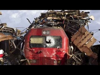 Tráiler intenta ganar el paso a tren y termina provocando aparatoso accidente