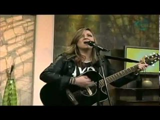 Anne Yvker nos canta "Nada que ver" en Nuestro Día