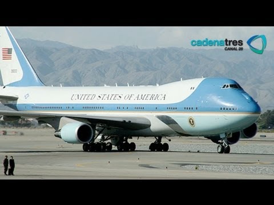 Cierra el Aeropuerto de la Ciudad de México tras la llegada de Barack Obama / Obama visits México