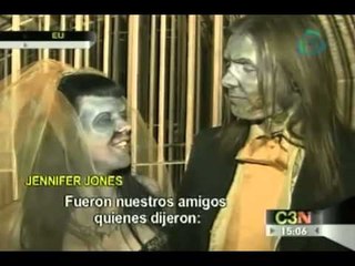 Para ganar concurso de un video juego una pareja protagoniza una boda zombie