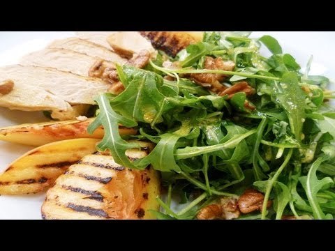 Receta para ensalada de pollo al grill con duraznos y nueces. Receta de ensalada / Pollo