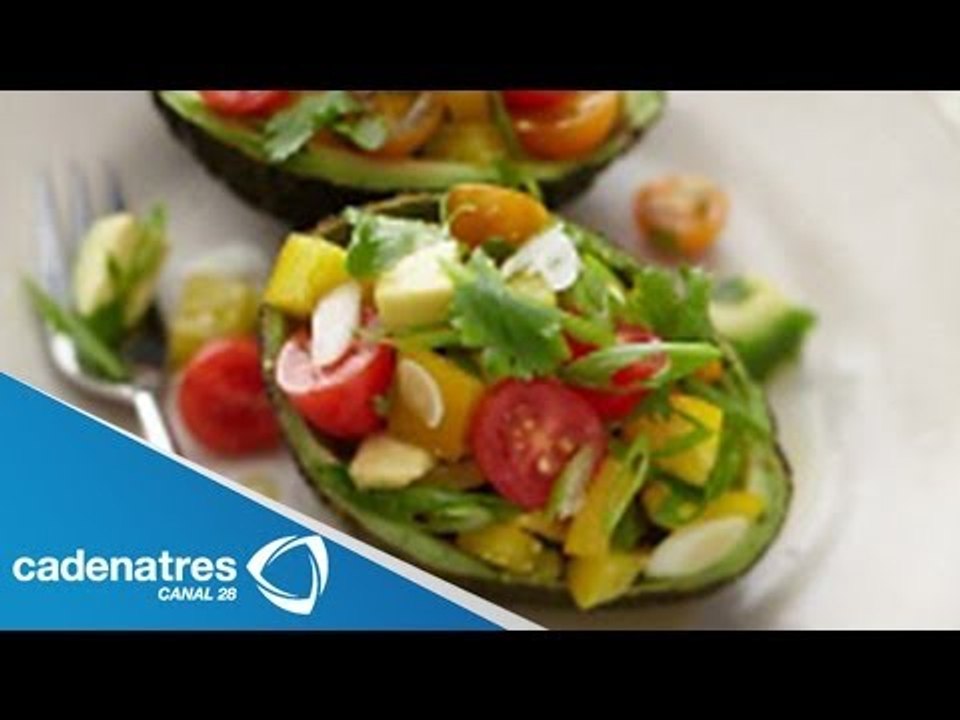 Receta para preparar ensalada de aguacate con pimientos y jitomates. Ensalada de jitomate