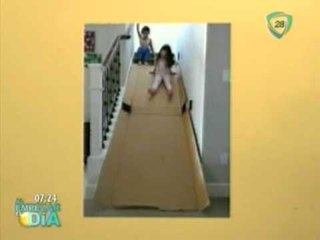 Resbaladilla hecha de Cartón / inventos utiles