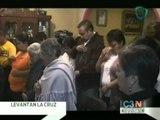 Amigos levantan la Cruz de una familia la cual falleció en el explosión de Ecatepec