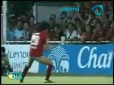 Futbolista festeja gol en calzones / Footballer celebrating a goal in c
