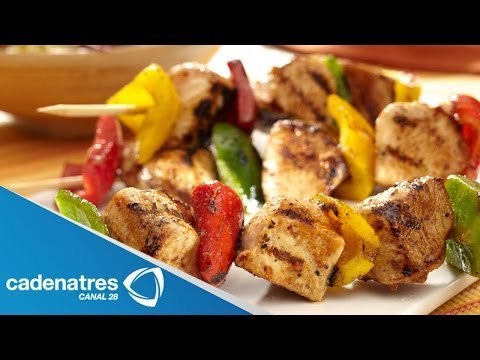 Receta para preparar banderillas de chorizo, camarones y carne de res al grill. Receta de banderilla