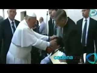El Vaticano niega exorcismo del Papa Francisco a joven