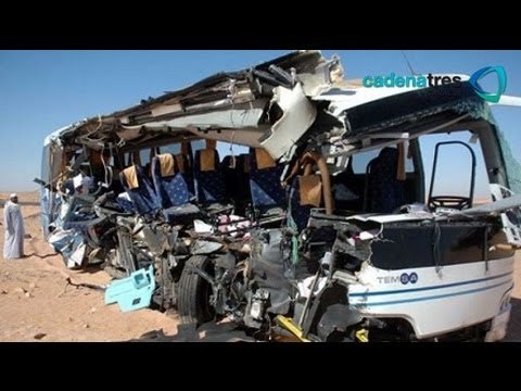 Sobrevivientes del accidente en Egipto regresan a México y esperan cuerpos de los fallecidos